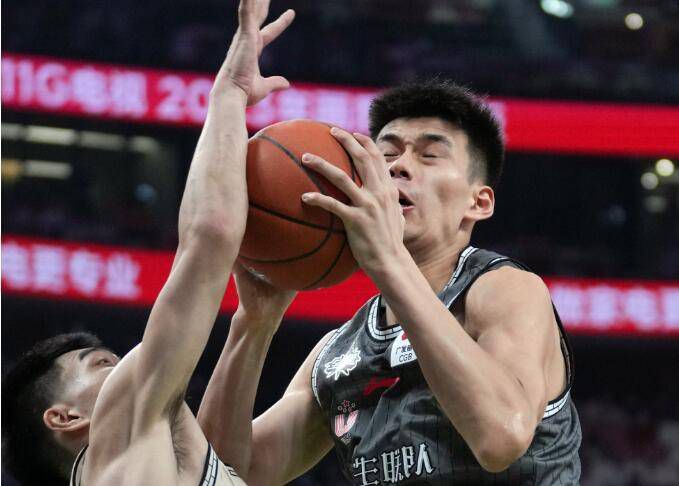 但是，他以往都是在自己爸妈的面前表现，没什么机会在爷爷面前表现，今天终于抓住机会，想就着老爷子的想法，跟他辩论一番，也好展示出自己非同一般的才华与智慧，却没想到，只是一句话，就惹怒了苏老爷子。